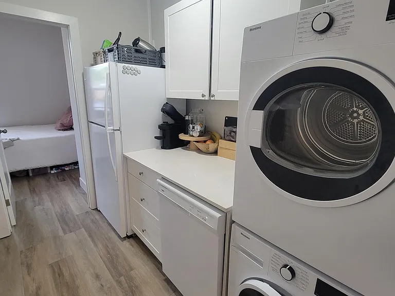 548 Waterloo St #1 — Photo 8