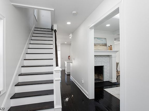 5th image of 49 Elmwood Ave