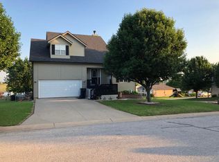 400 Oriole Dr, Webb City, MO 64870