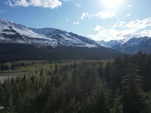 20 Buckeye Ln, Haines, AK 99827