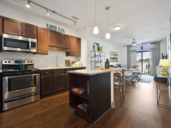 5th image of 3199 Parkwood Blvd #2022