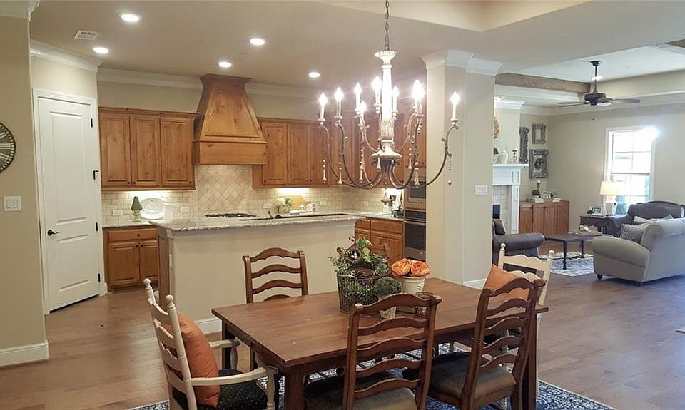 1st image of 373 Watermere Dr