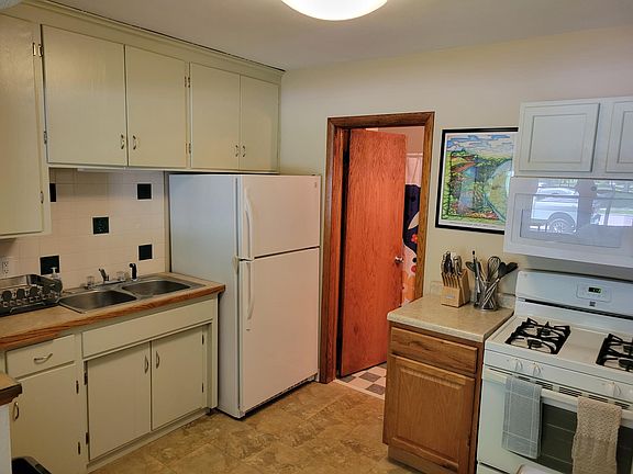 4th image of 1125 Chatsworth St N #6