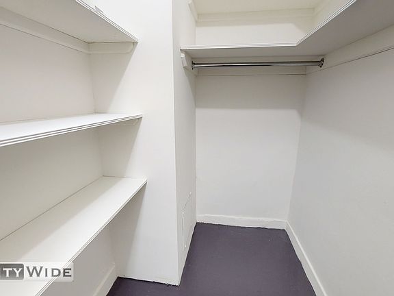 4th image of 140 E 46th St #6X