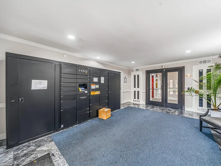 359 N Post Oak Ln #219 — Photo 28