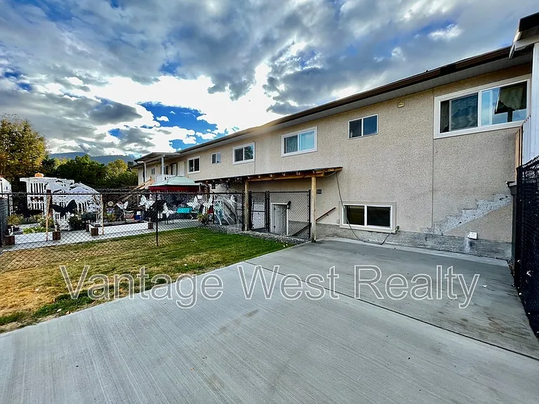 630 Belgo Rd #B — Photo 14