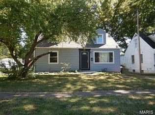 17 Godfrey Ln, Saint Louis, MO 63135