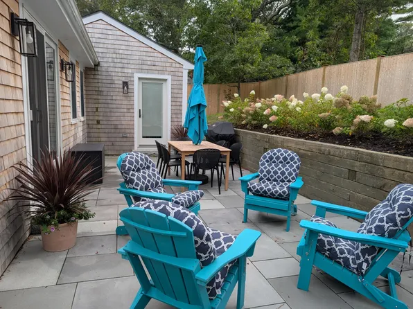 100 Old Lighthouse Rd, Tisbury, MA 02568