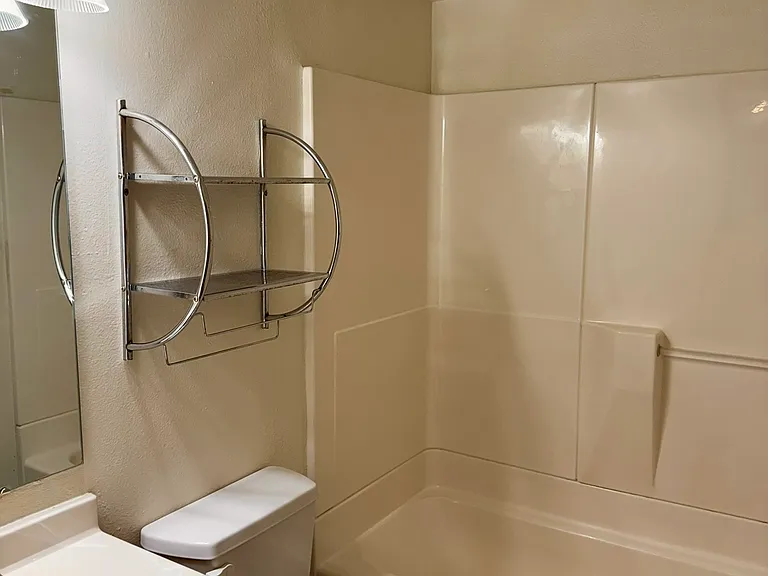48 W Court St #302 — Photo 8