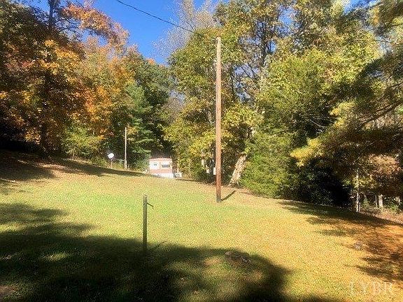 3rd image of 575 Church Ln
