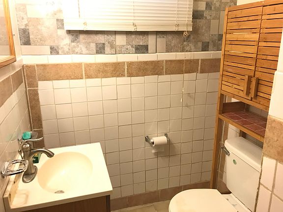 3rd image of 61 Lincoln Ave
