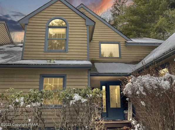 2163 Oak Hill Dr, Buck Hill Falls, PA 18323