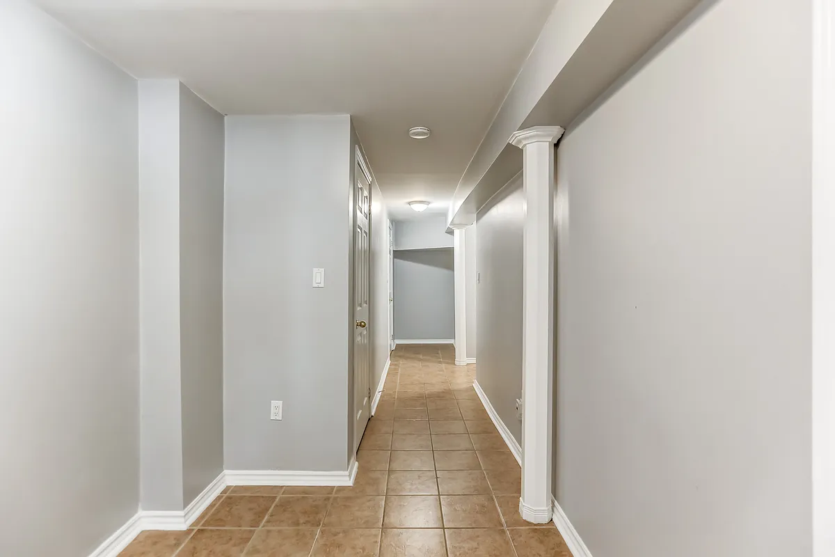 Building Photo - 1557 Avonmore Sq #BASEMENT