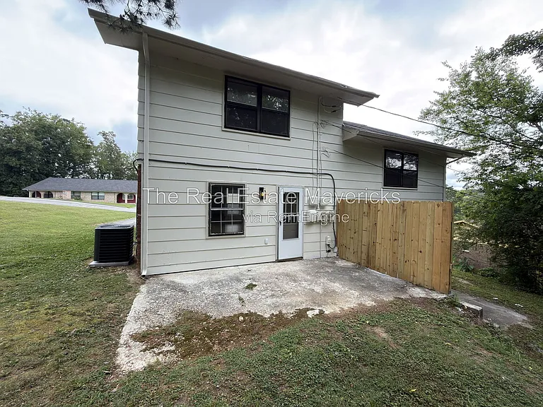 2318 Green Forest Dr #B — Photo 13