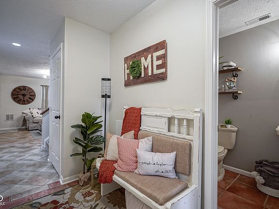 4th image of 1105 Island Woods Dr