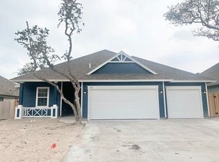 146 Norwood Oaks Dr, Rockport, TX 78382