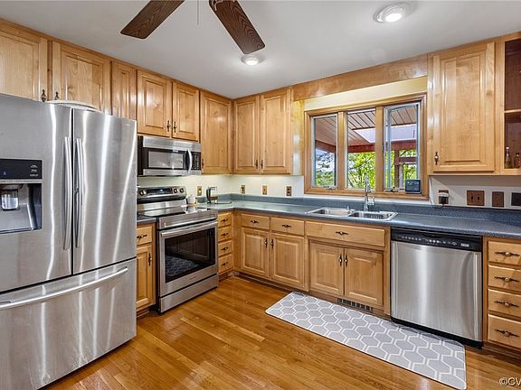 5th image of 219 Breezy Hill Dr