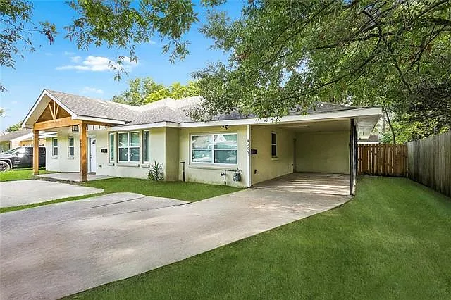 3 bed, 2.0 bath, 2400 sqft, $2,300 — Photo 2