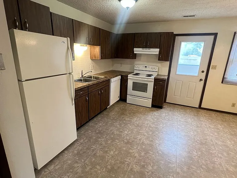 509 S Elm Ave #8 — Photo 5