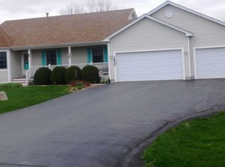 3855 Crabapple Ln, Wonder Lake, IL 60097
