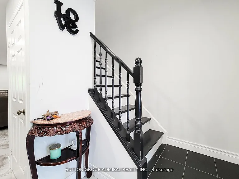 2 Royalwood Ct #52 — Photo 15