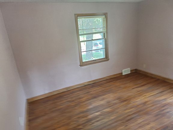 5th image of 3027 Buchanan St NE #1