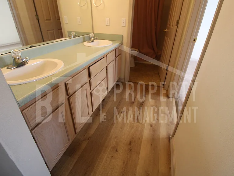 540 Abby Ln #8 — Photo 5