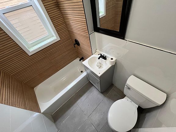3rd image of 935 Pavonia Ave #5