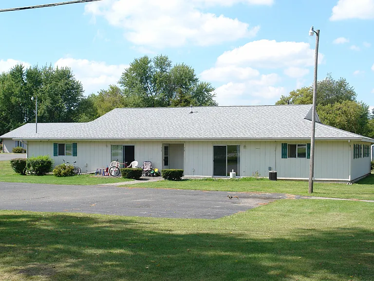 730 S Dewitt Dr — Photo 3