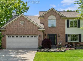 3486 Kossuth Rd, Lake Orion, MI 48360