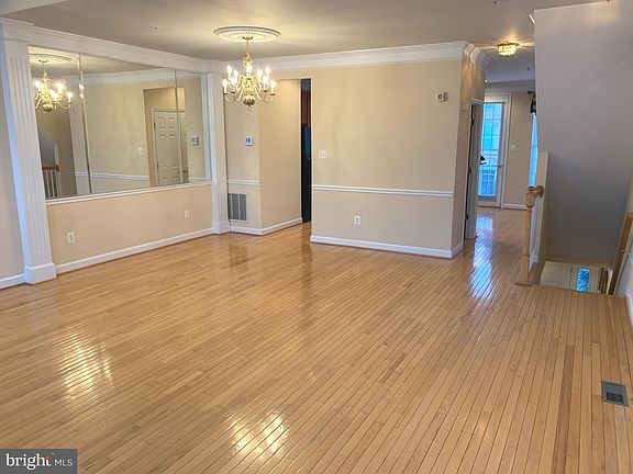 5th image of 639 Gatestone St