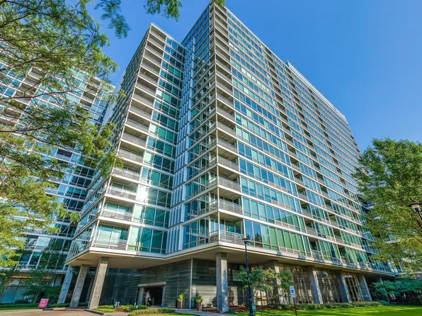 9715 Woods Dr Unit 1608, Skokie, IL 60077