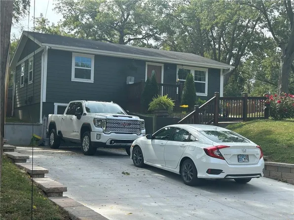 6347 Cernech Rd, Kansas City, KS 66104