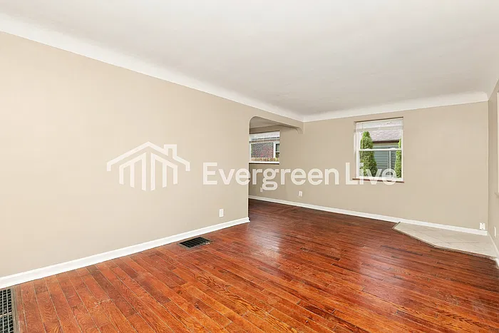 2 bed, 1.0 bath, 912 sqft, $1,145 — Photo 3