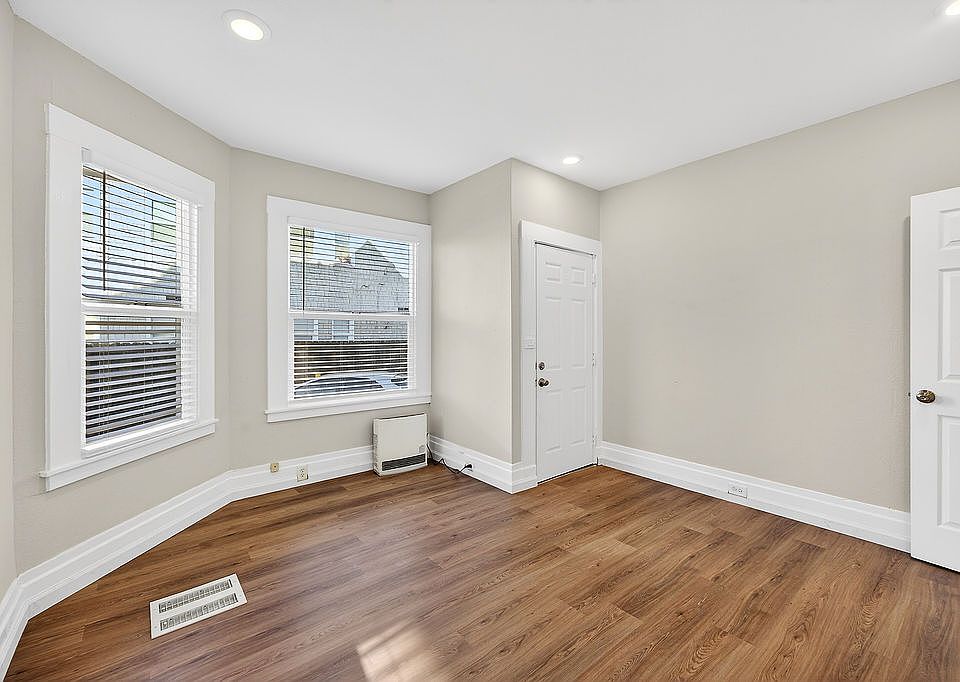 1st image of 3229 Elm St #1A
