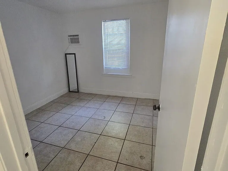 5431 NW 30th Ave — Photo 8
