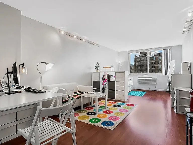 11817 Union Tpke #18J — Photo 1