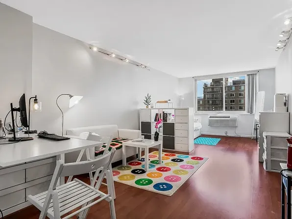 11817 Union Tpke APT 18J, Flushing, NY 11375