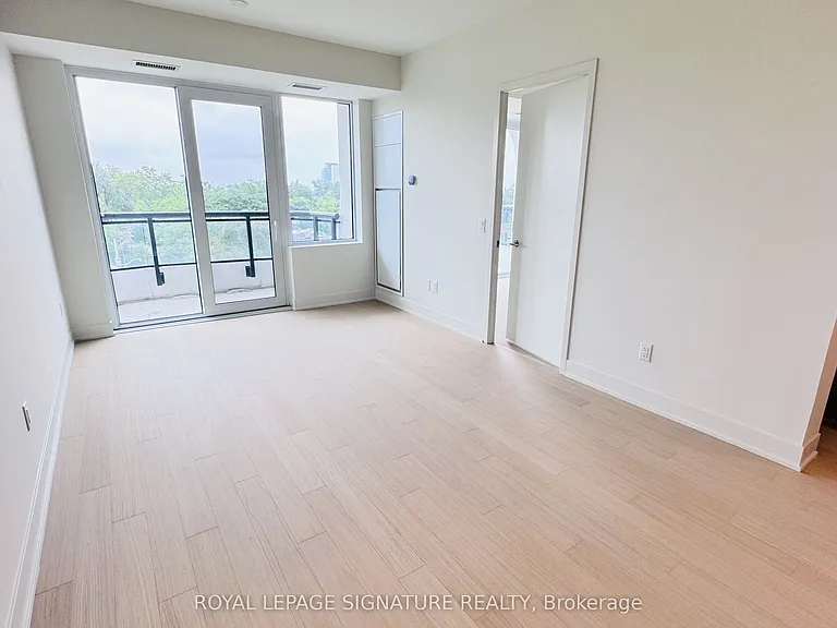 322 Dupont St #605 — Photo 9