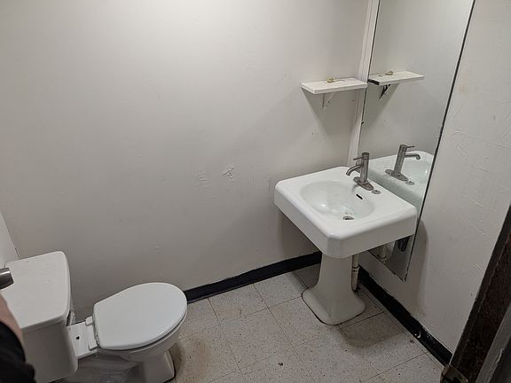 3rd image of 2911 Watson Blvd #1