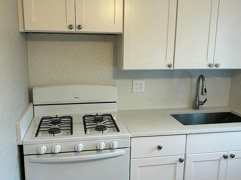 214 1st Ave S #1 — Photo 7