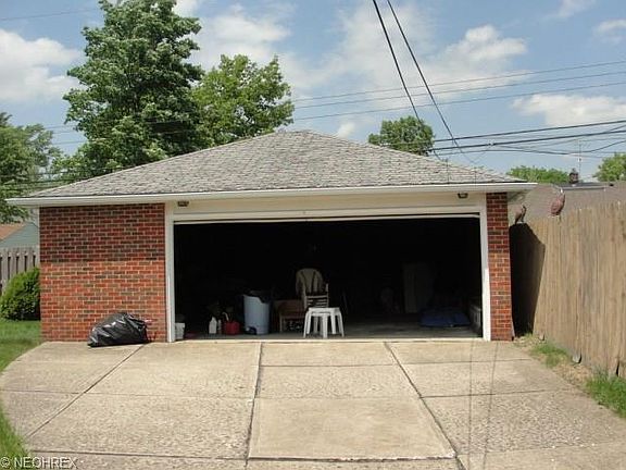 3rd image of 15601 Shirley Ave