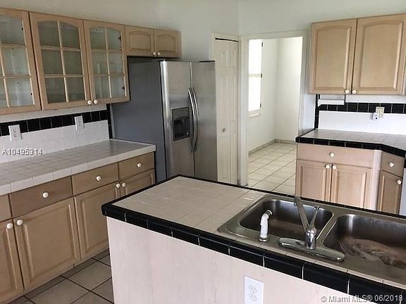 3rd image of 505 SE 26th Dr #0