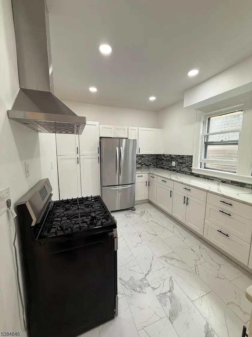 4 bed, 1.0 bath, $2,800 — Photo 4