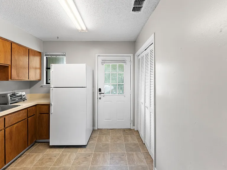 7100 Ponce De Leon Ave #4 — Photo 2
