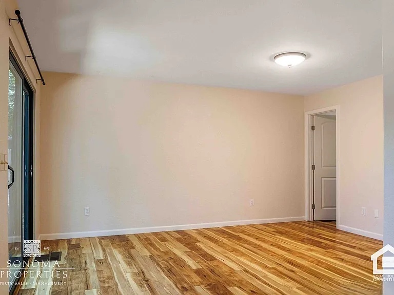 114 Melody Ct — Photo 13
