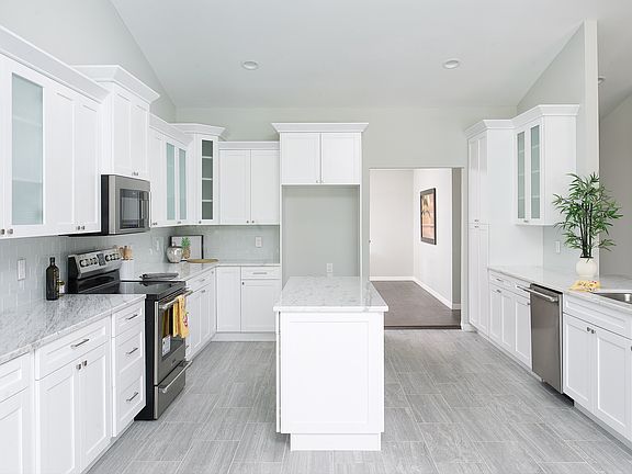 3rd image of 14209 Clarendon Dr