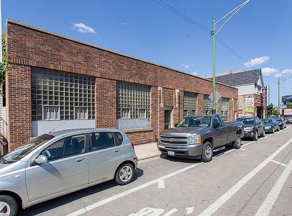 2nd image of 3118 N Clybourn Ave