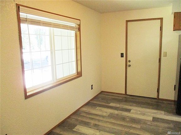 5th image of 251 E Herron Dr