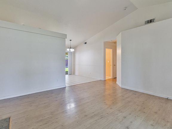 5th image of 2282 E Jordan Ave